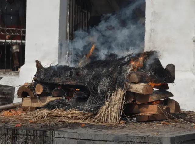 funeral pyre Ganges